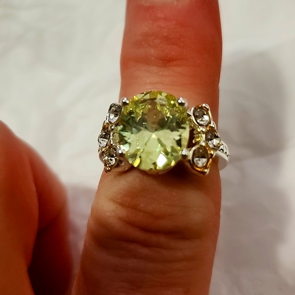 Elegant Lady CZ Ring